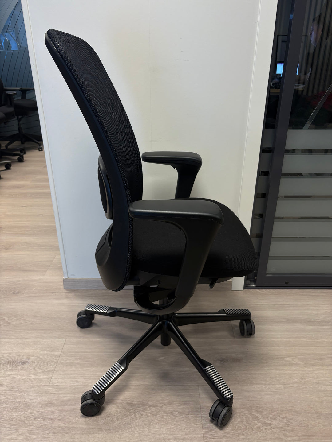 BRUKT (SOM NY) | HÅG SOFI MESH 7500 SVART MED GARANTI