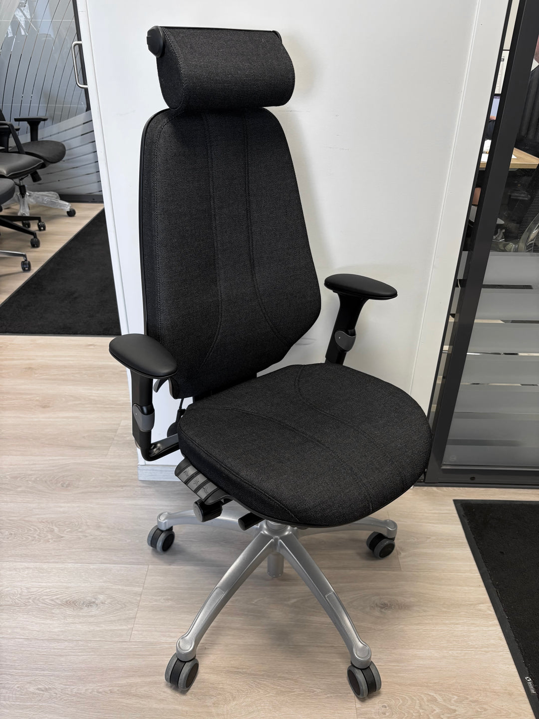 BRUKT & NYTRUKKET (SOM NY) | RH LOGIQ 400 KONTORSTOL