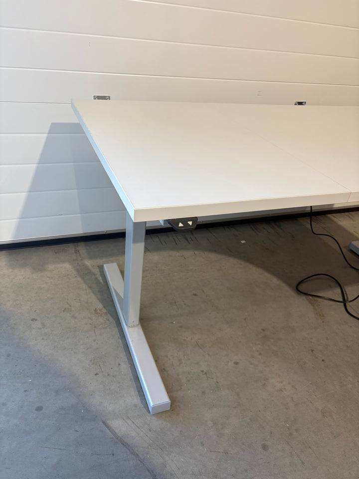 BRUKT | LINAK ELEKTRISK HEV/SENK HJØRNE-SKRIVEBORD LYSGRÅ