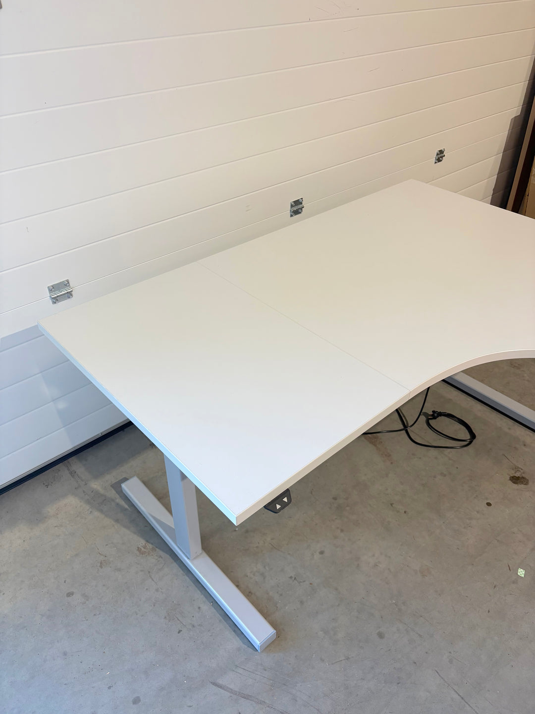 BRUKT | LINAK ELEKTRISK HEV/SENK HJØRNE-SKRIVEBORD LYSGRÅ