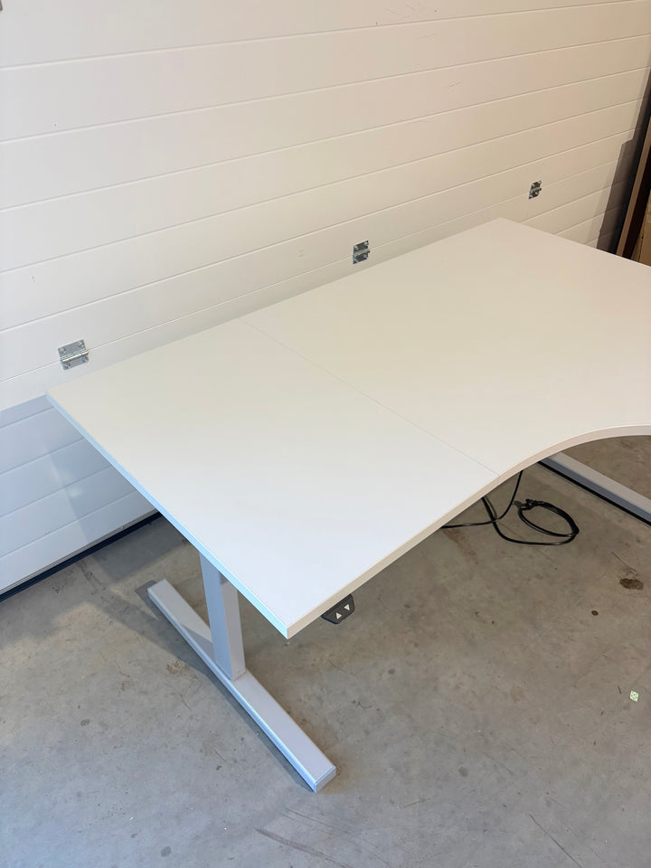 BRUKT | LINAK ELEKTRISK HEV/SENK HJØRNE-SKRIVEBORD LYSGRÅ