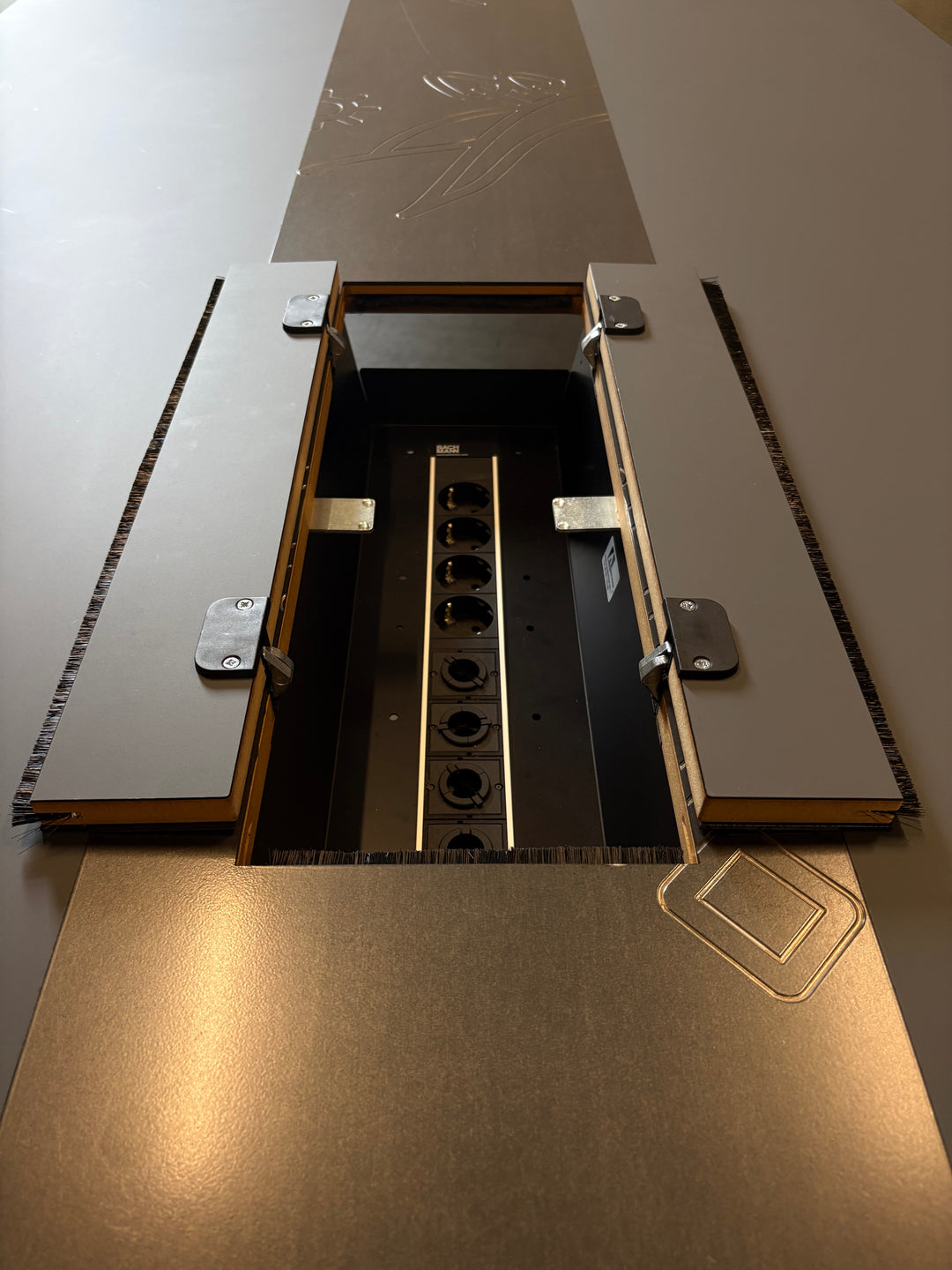 BRUKT | EKSKLUSIVT CUSTOM MADE MØTEBORD/KONFERANSEBORD 480CM