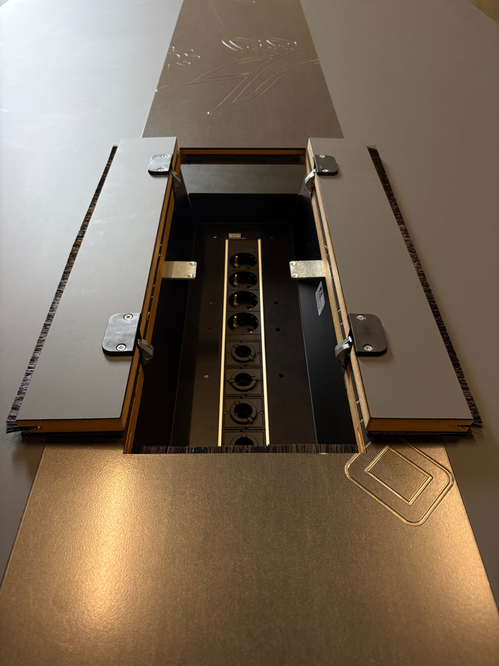 BRUKT | EKSKLUSIVT CUSTOM MADE MØTEBORD/KONFERANSEBORD 480CM