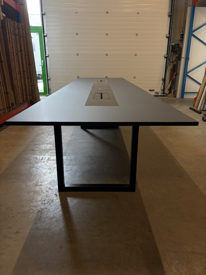 BRUKT | EKSKLUSIVT CUSTOM MADE MØTEBORD/KONFERANSEBORD 480CM