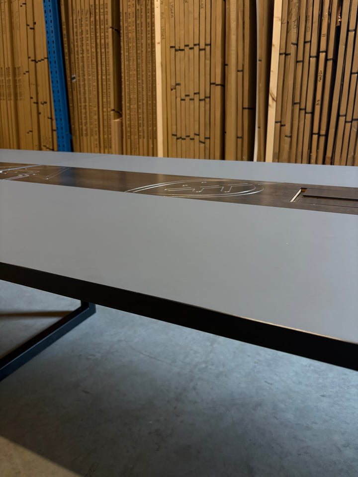 BRUKT | EKSKLUSIVT CUSTOM MADE MØTEBORD/KONFERANSEBORD 480CM