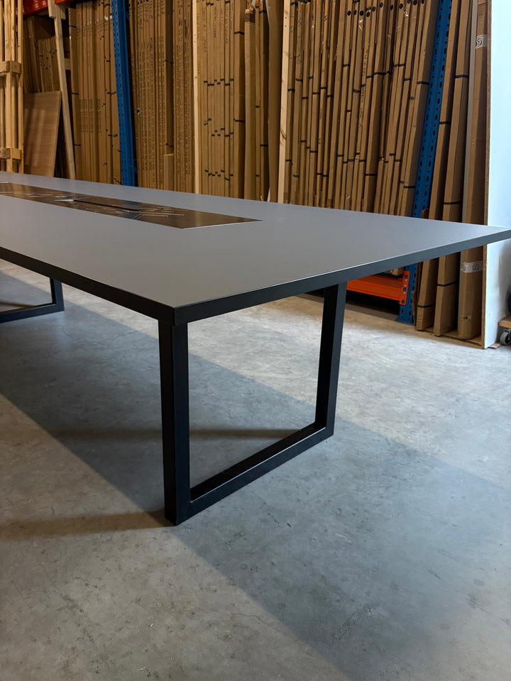 BRUKT | EKSKLUSIVT CUSTOM MADE MØTEBORD/KONFERANSEBORD 480CM