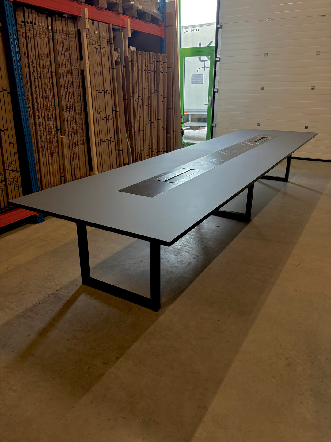 BRUKT | EKSKLUSIVT CUSTOM MADE MØTEBORD/KONFERANSEBORD 480CM