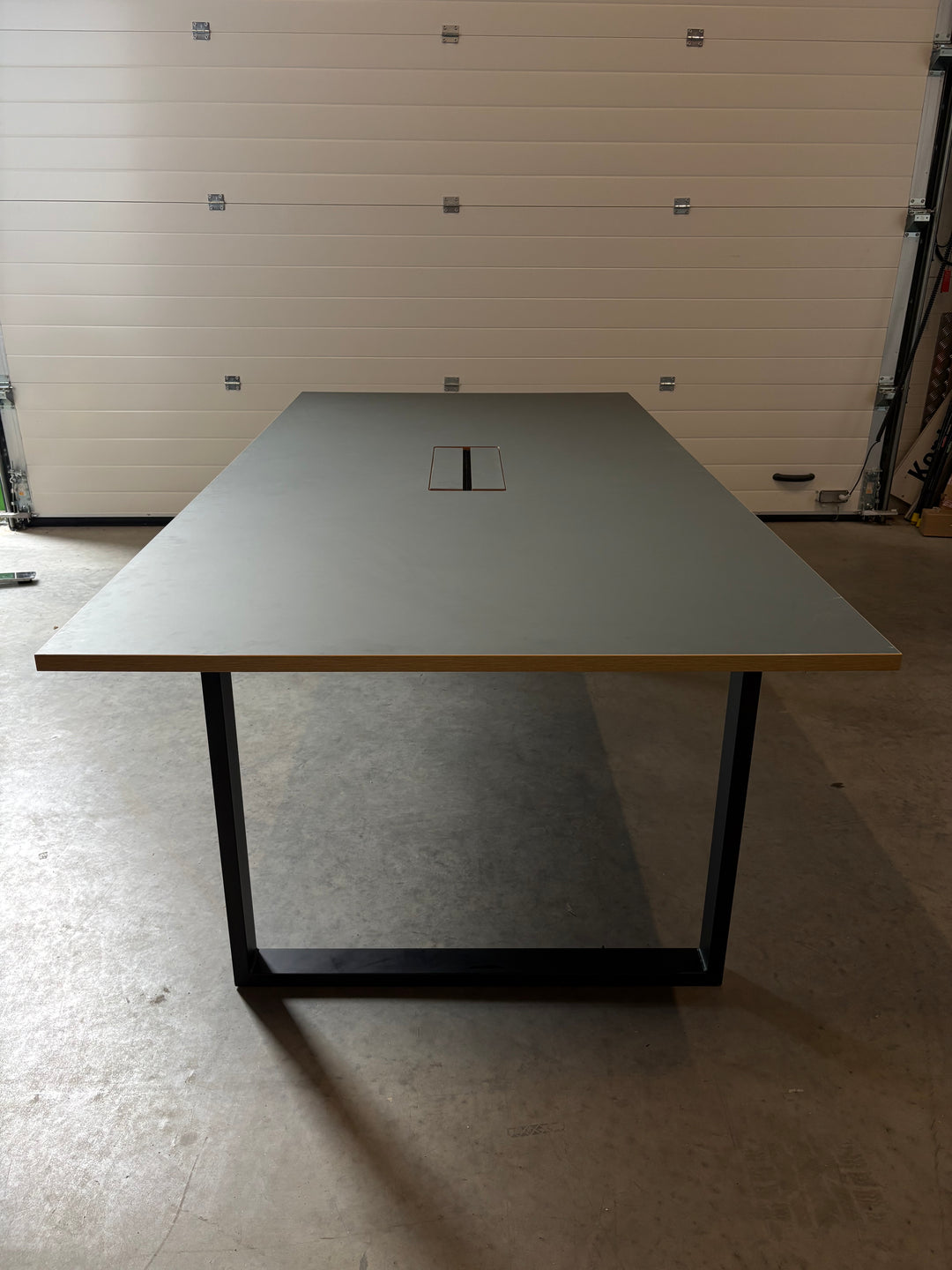 BRUKT | ANTRASITT/EIK DESIGN MØTEBORD/KONFERANSEBORD 240CM