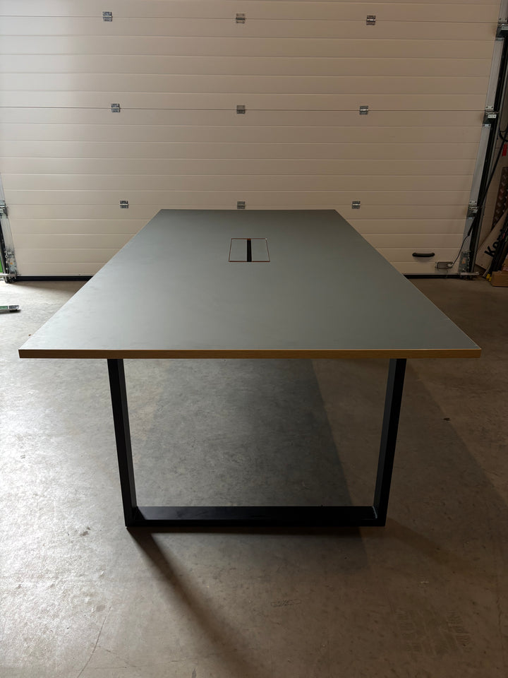 BRUKT | ANTRASITT/EIK DESIGN MØTEBORD/KONFERANSEBORD 240CM