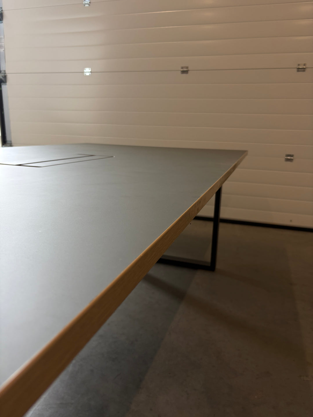 BRUKT | ANTRASITT/EIK DESIGN MØTEBORD/KONFERANSEBORD 240CM