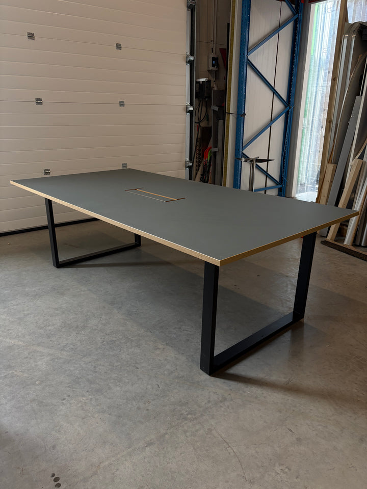 BRUKT | ANTRASITT/EIK DESIGN MØTEBORD/KONFERANSEBORD 240CM