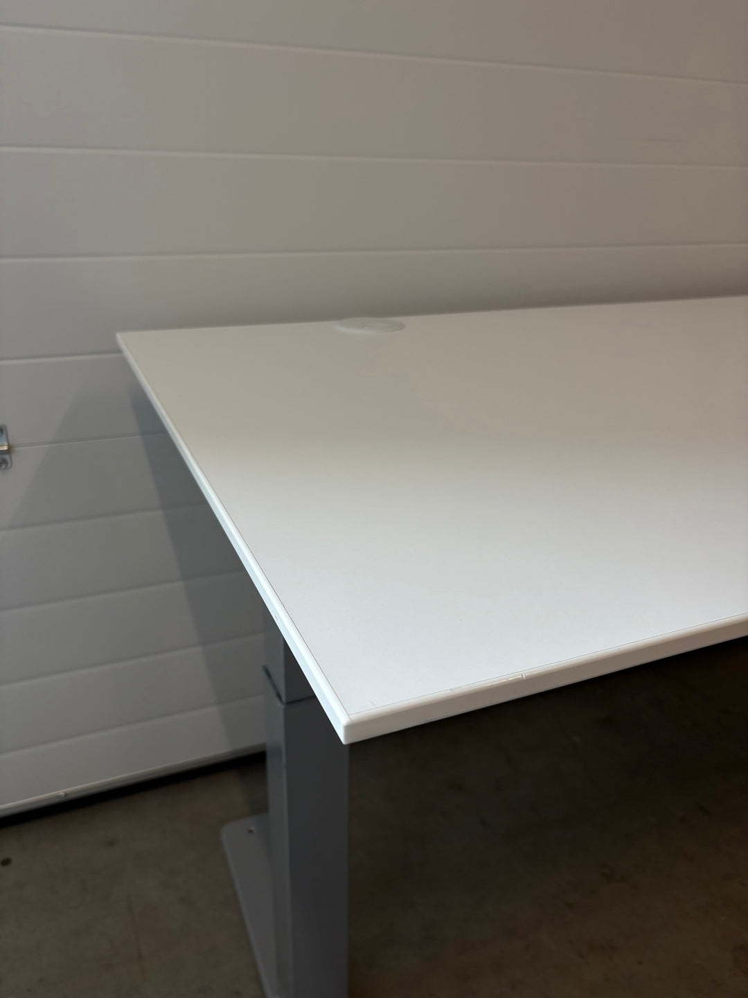BRUKT | ELEKTRISK HEV/SENK KINNARPS SKRIVEBORD HVIT