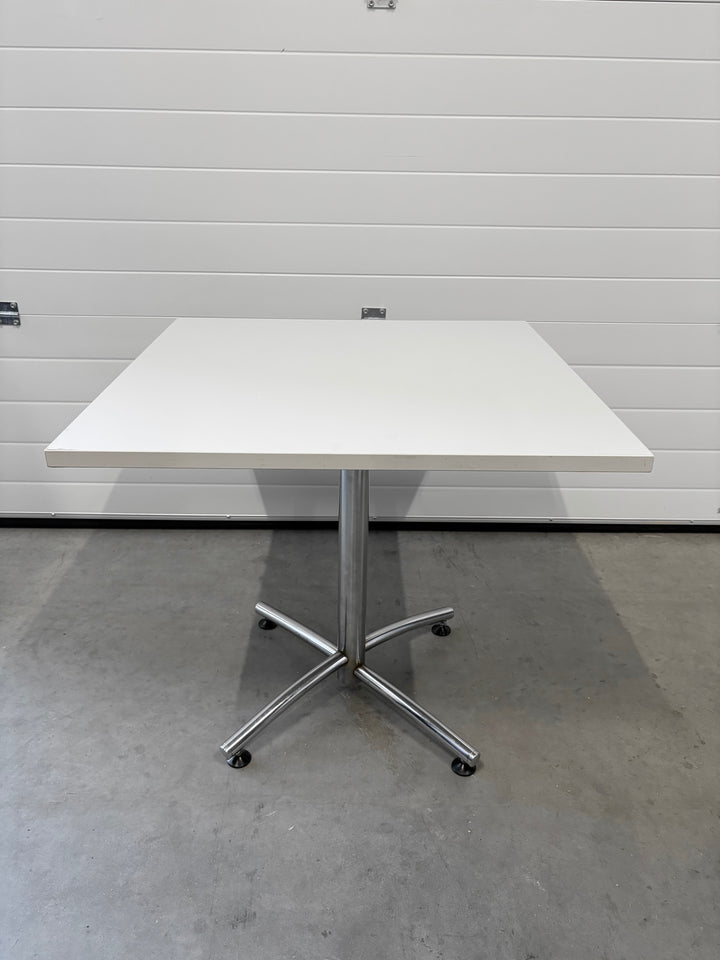 BRUKT | LYSGRÅ LOUNGE/KANTINEBORD