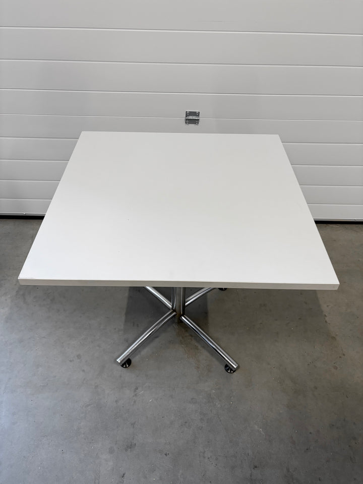 BRUKT | LYSGRÅ LOUNGE/KANTINEBORD