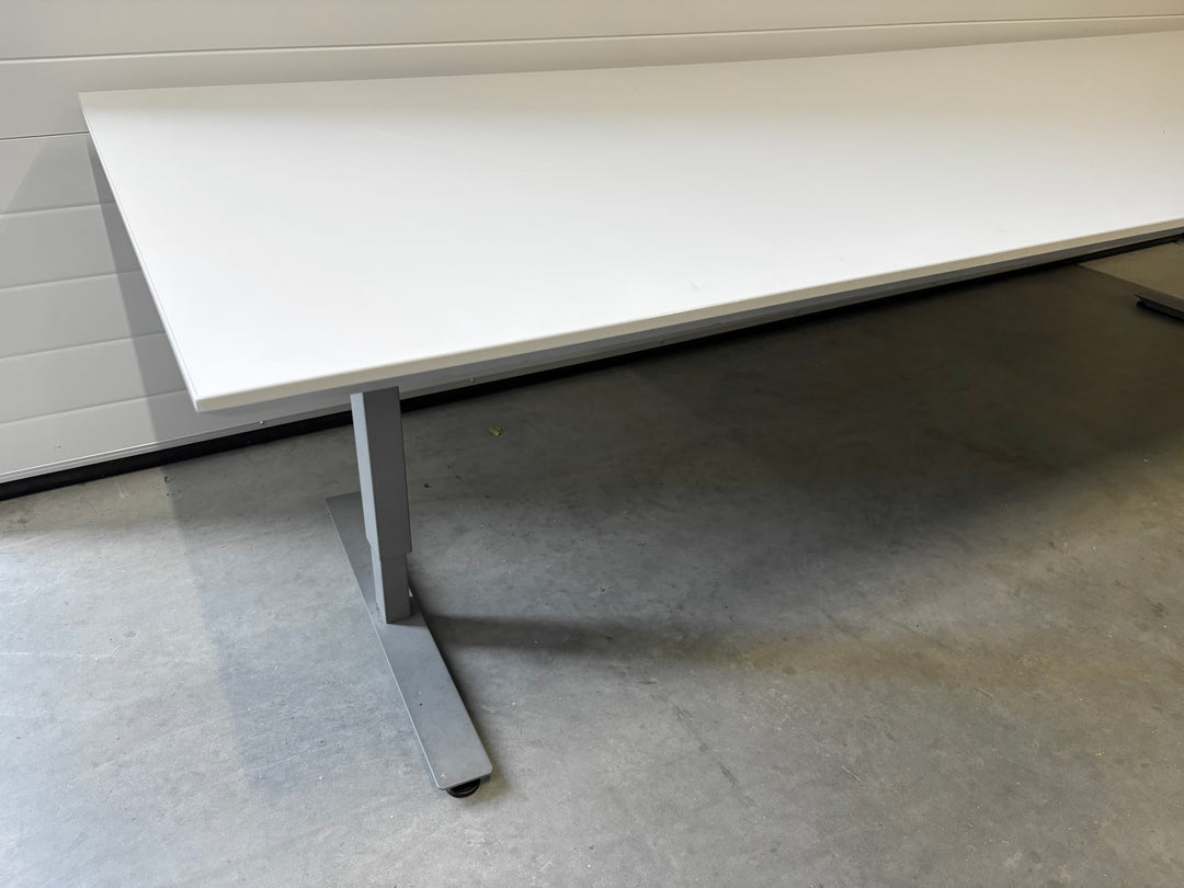 BRUKT | EFG LYSGRÅ MØTEBORD/KONFERANSEBORD 300 CM