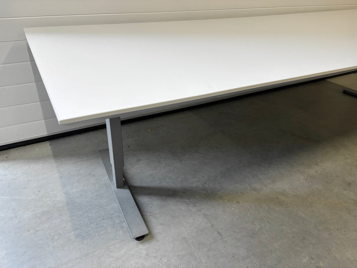 BRUKT | EFG LYSGRÅ MØTEBORD/KONFERANSEBORD 300 CM