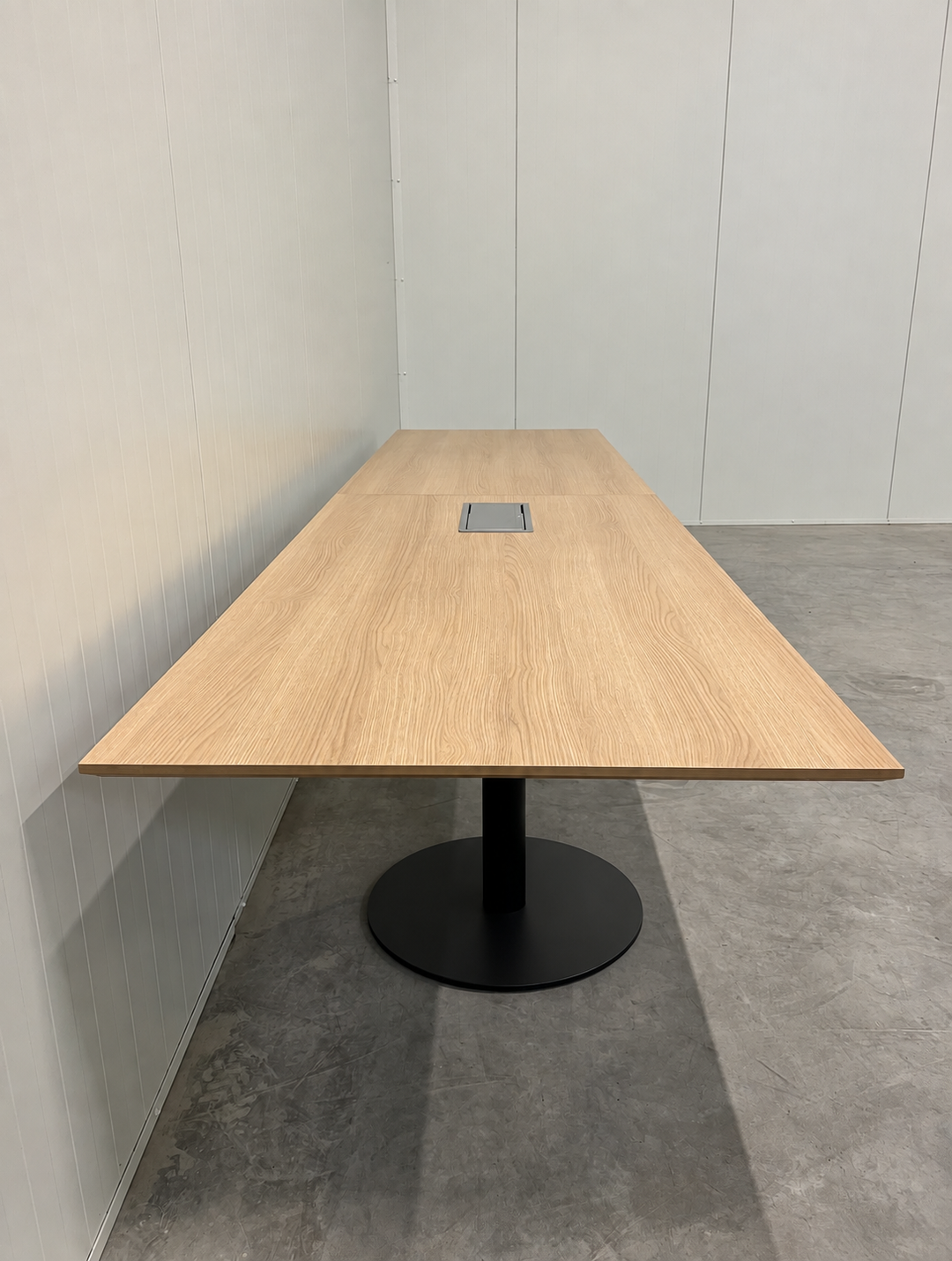 NYTT (DEMO) | CUBE DESIGN REKTANGULÆRT MØTEBORD MED SØYLEBEIN