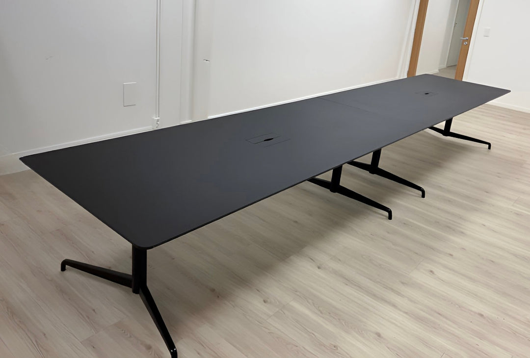 BRUKT | SVART FORAFORM DESIGN MØTEBORD/KONFERANSEBORD 480 CM