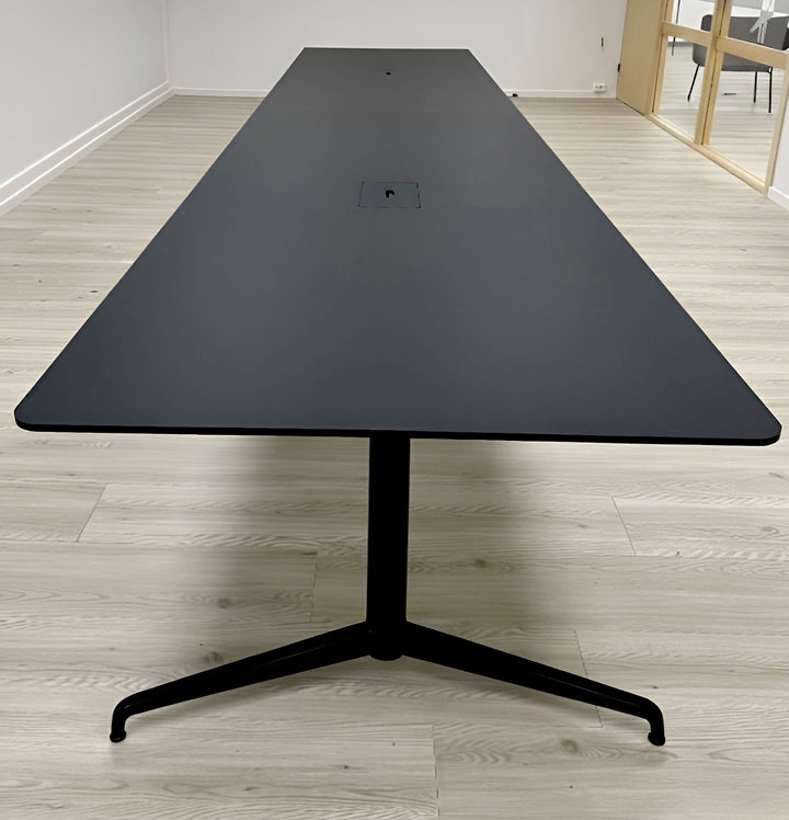 BRUKT | SVART FORAFORM DESIGN MØTEBORD/KONFERANSEBORD 480 CM
